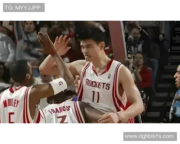 姚明在美国的生活与篮球之路：从球场巨星到文化桥梁的心路历程